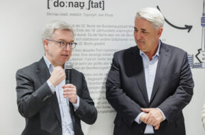 Raiffeisen-NOe-Wien-GD-Michael-Hoellerer-und-Bezirksvorsteher-Ernst-Nevrivy